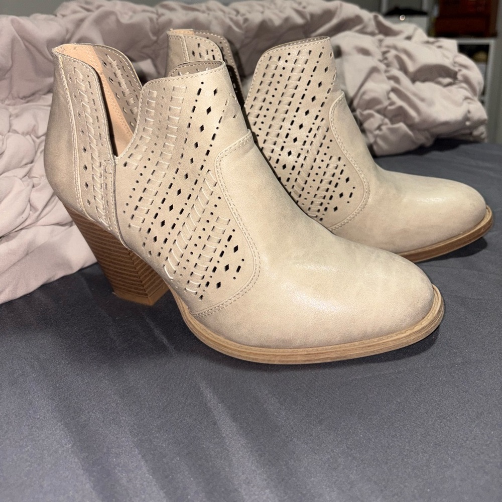 Daisy Fuentes Perforated Beige Ankle Booties